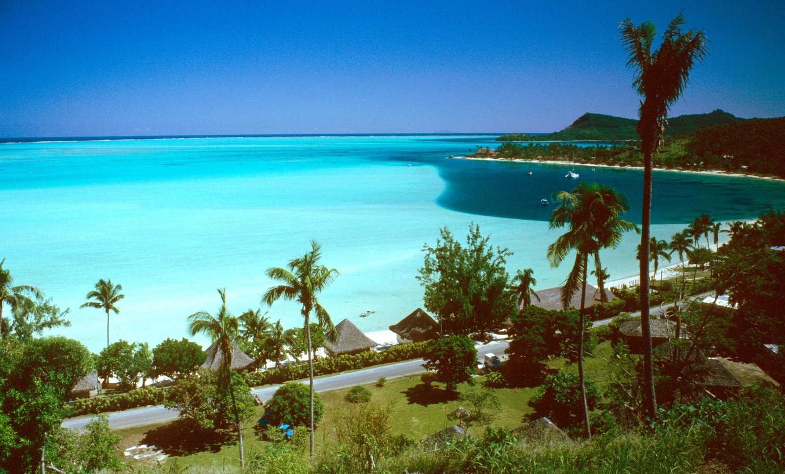 Matira Beach, Bora Bora (image credits: wikimedia)
