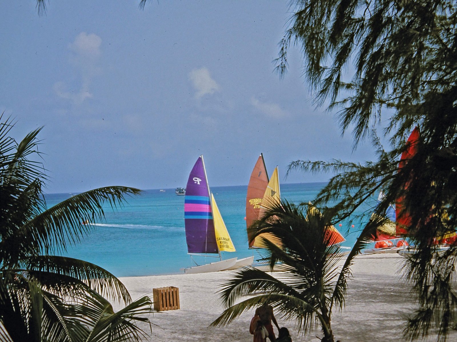 Seven Mile Beach, Cayman Islands (image credits: wikimedia)