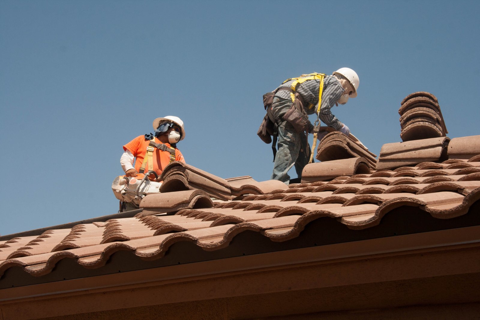 Roofers (image credits: wikimedia)