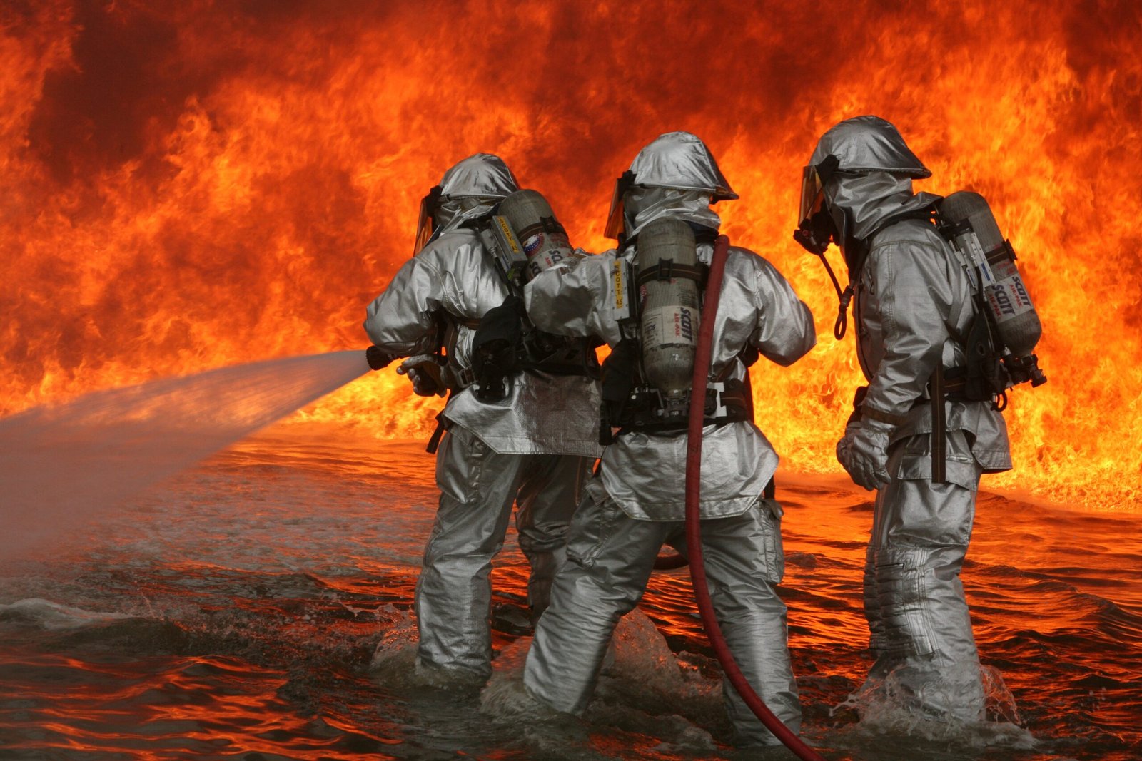 Firefighters (image credits: wikimedia)