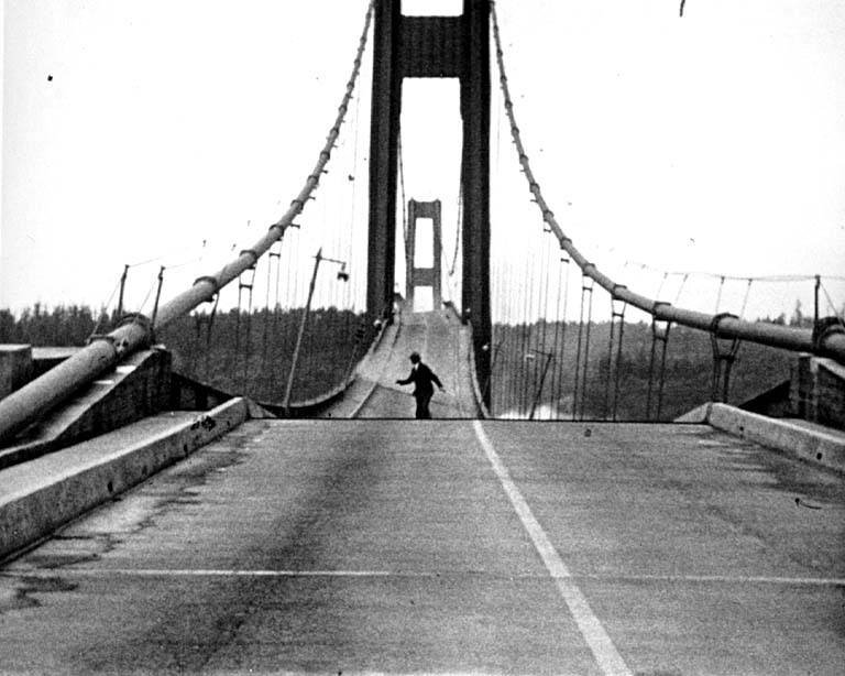 Astonishing Collapse: The Tacoma Narrows Bridge (image credits: wikimedia)
