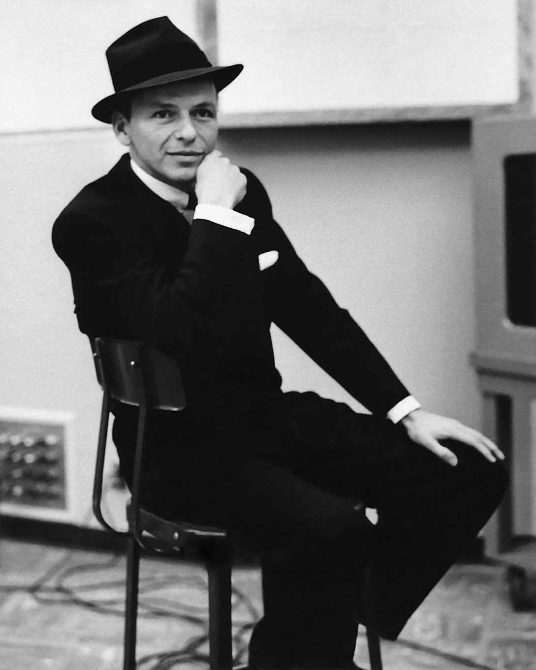 Sinatra's Persistent Denials and Public Image (image credits: wikimedia)