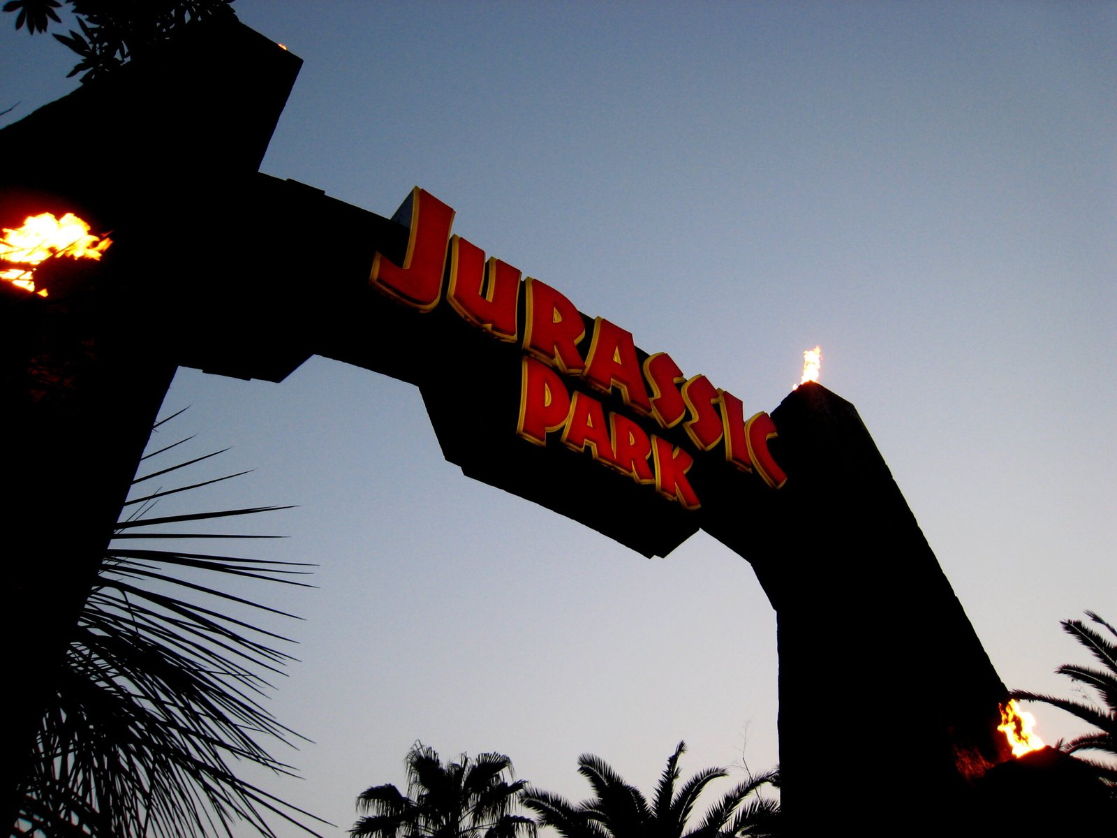 The T-Rex Attack – Jurassic Park (1993) (image credits: wikimedia)