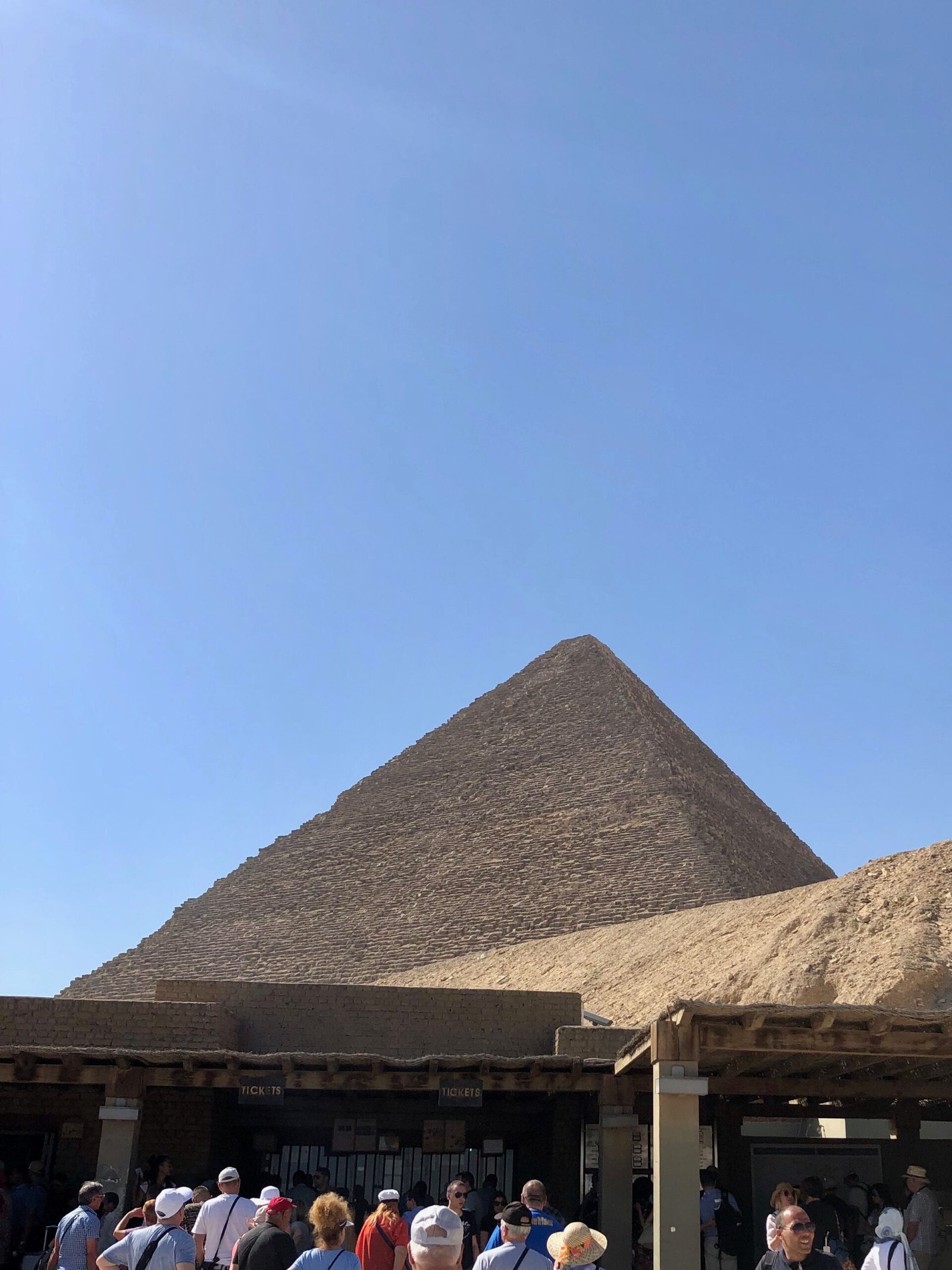 The Great Pyramid of Giza Was Once Covered in White Limestone (image credits: wikimedia)