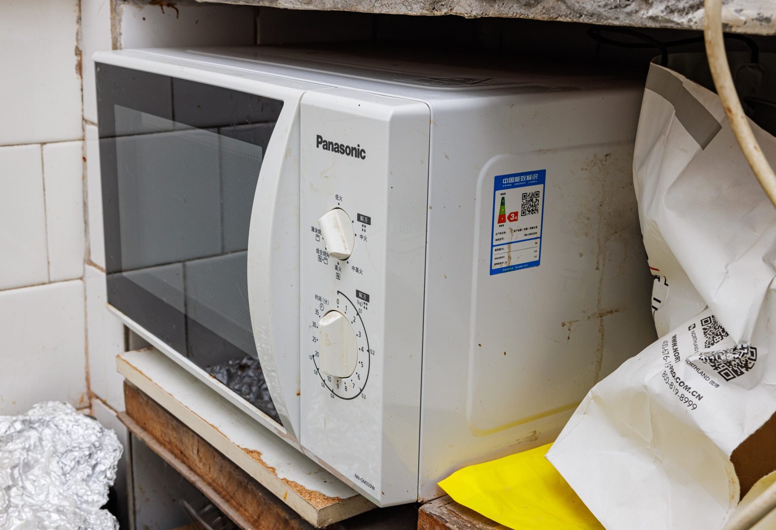 Microwave Oven (image credits: wikimedia)