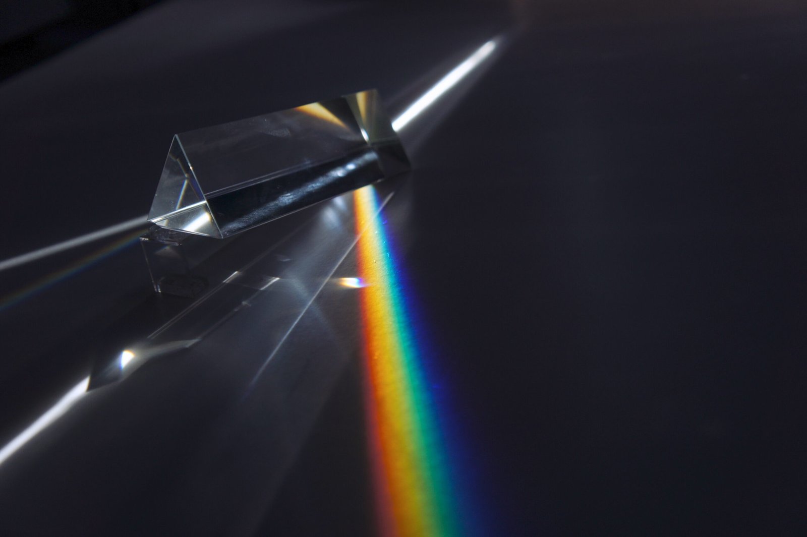 Pink Floyd – The Dark Side of the Moon (1973) (image credits: wikimedia)