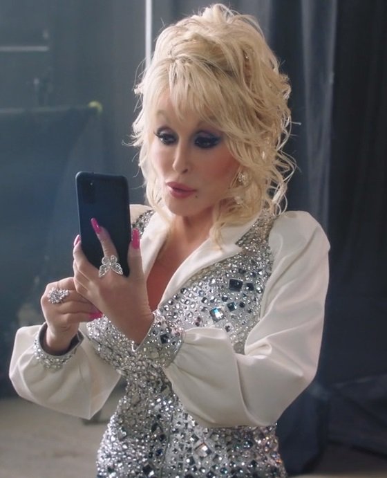 Dolly Parton & Miley Cyrus – 