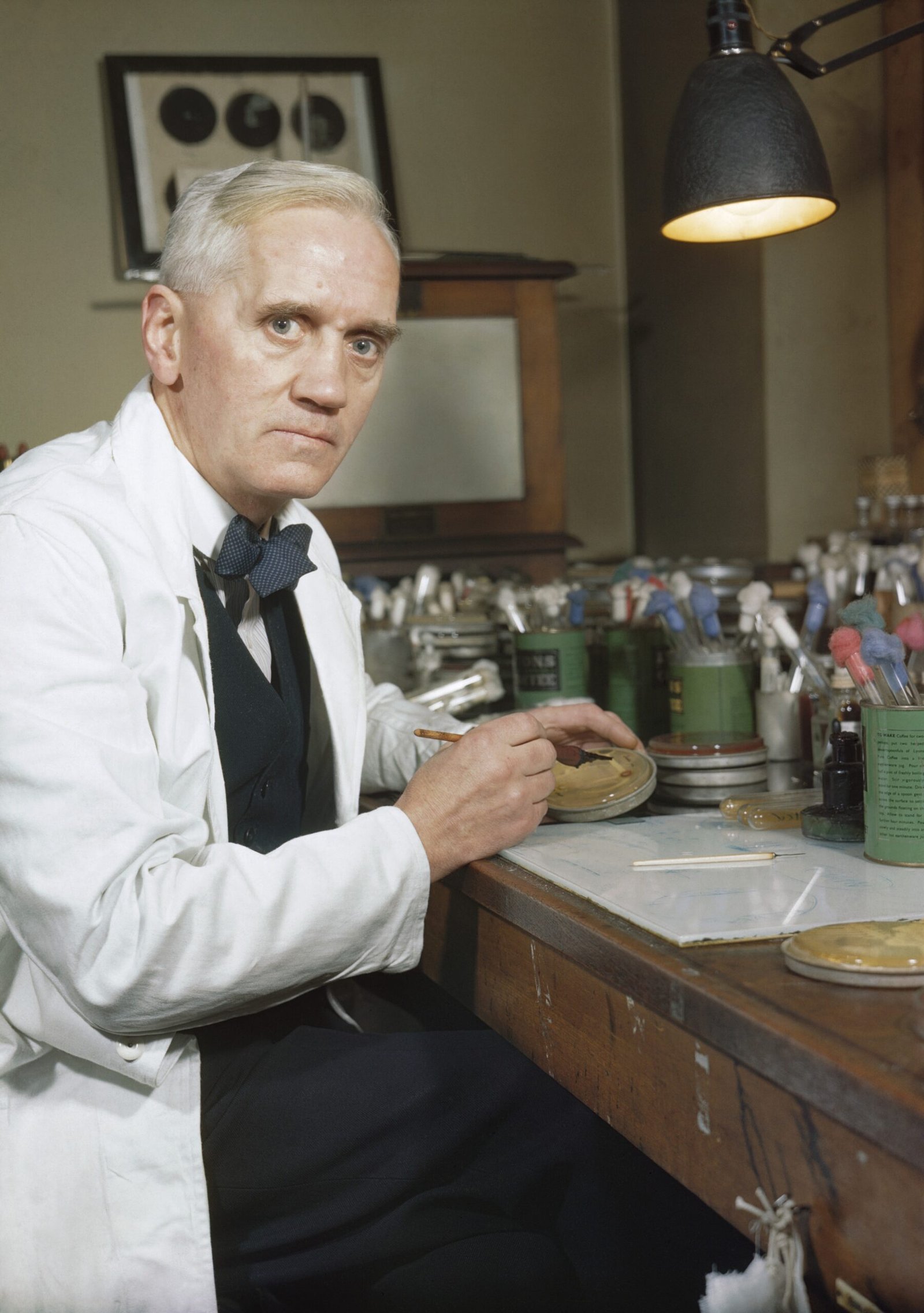 Alexander Fleming – Discovery of Penicillin (image credits: wikimedia)