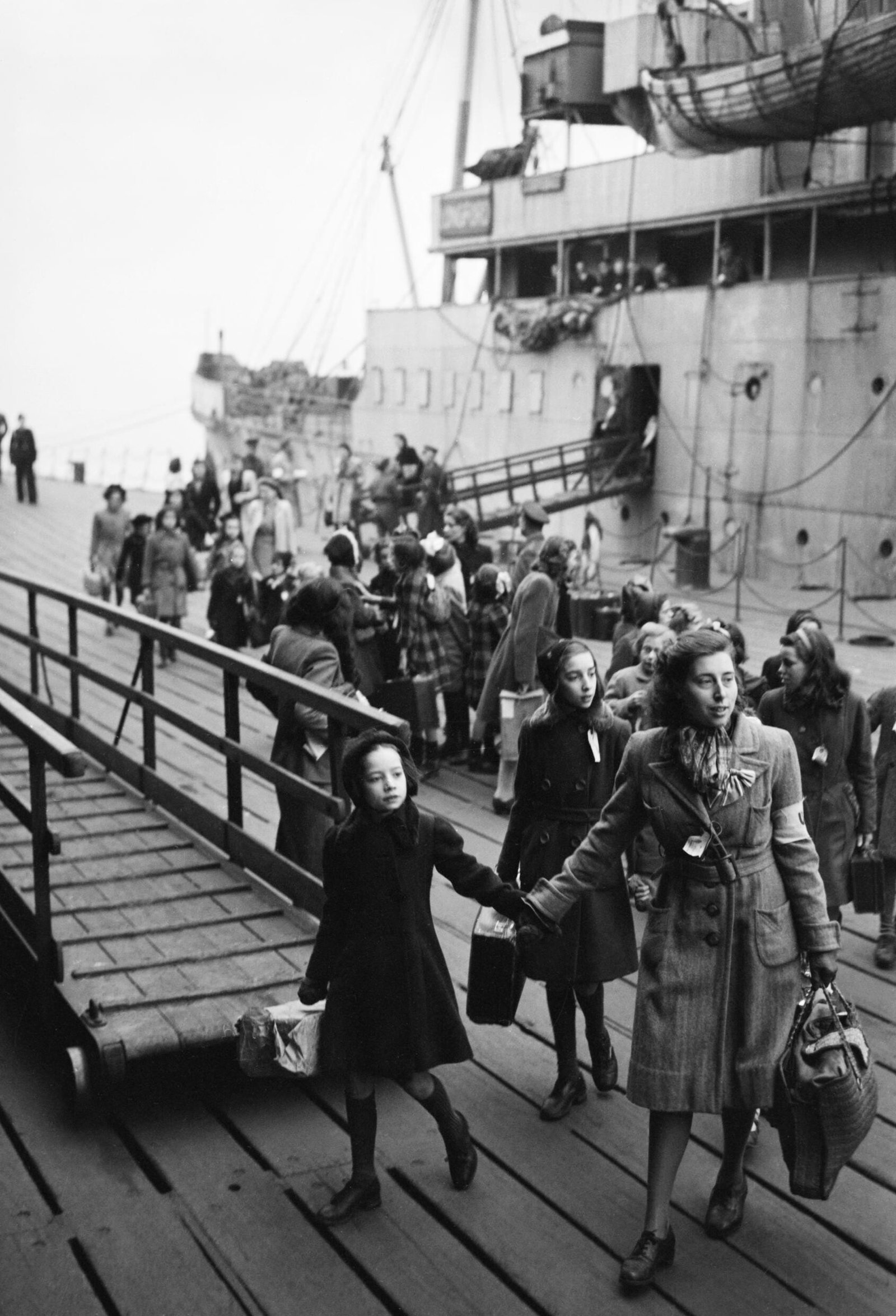 The Human Cost: Refugees and Survivors (image credits: wikimedia)