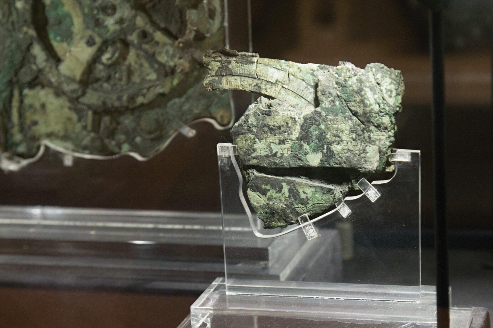 The Antikythera Mechanism (image credits: wikimedia)