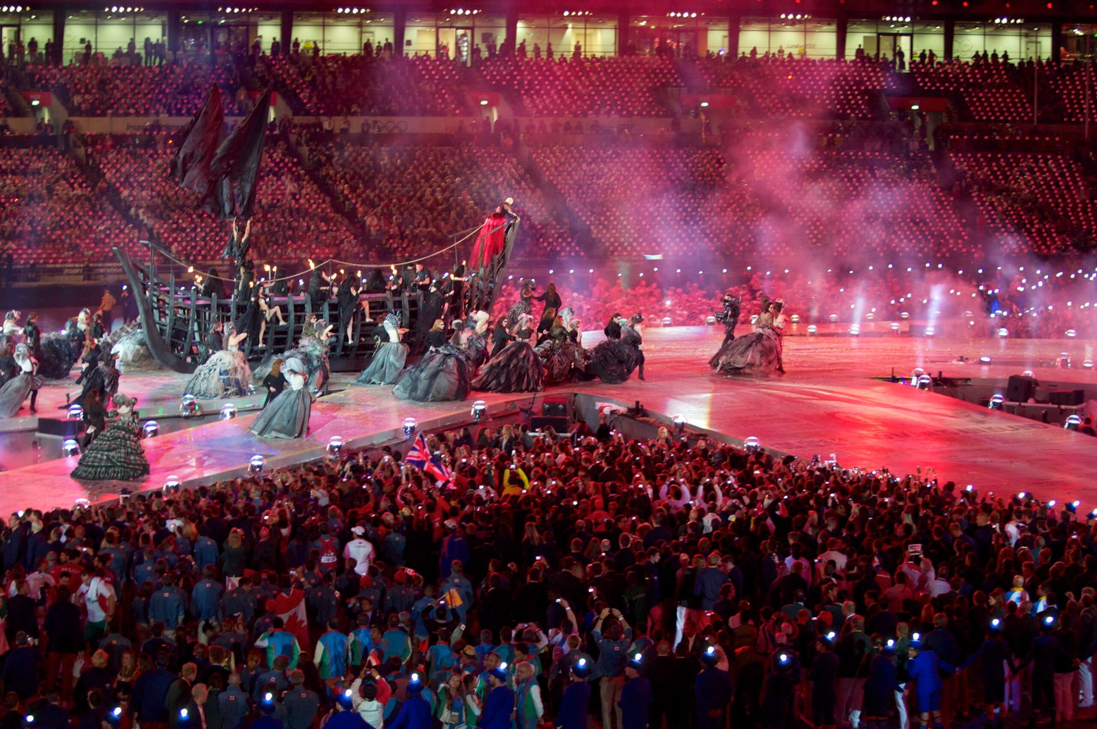 Walking on Broken Glass – Annie Lennox (image credits: wikimedia)