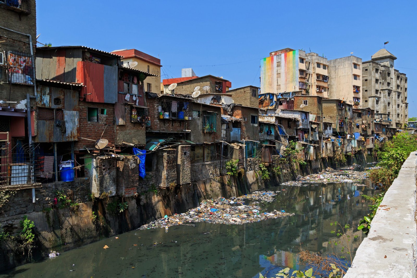 Shantaram by Gregory David Roberts (image credits: wikimedia)