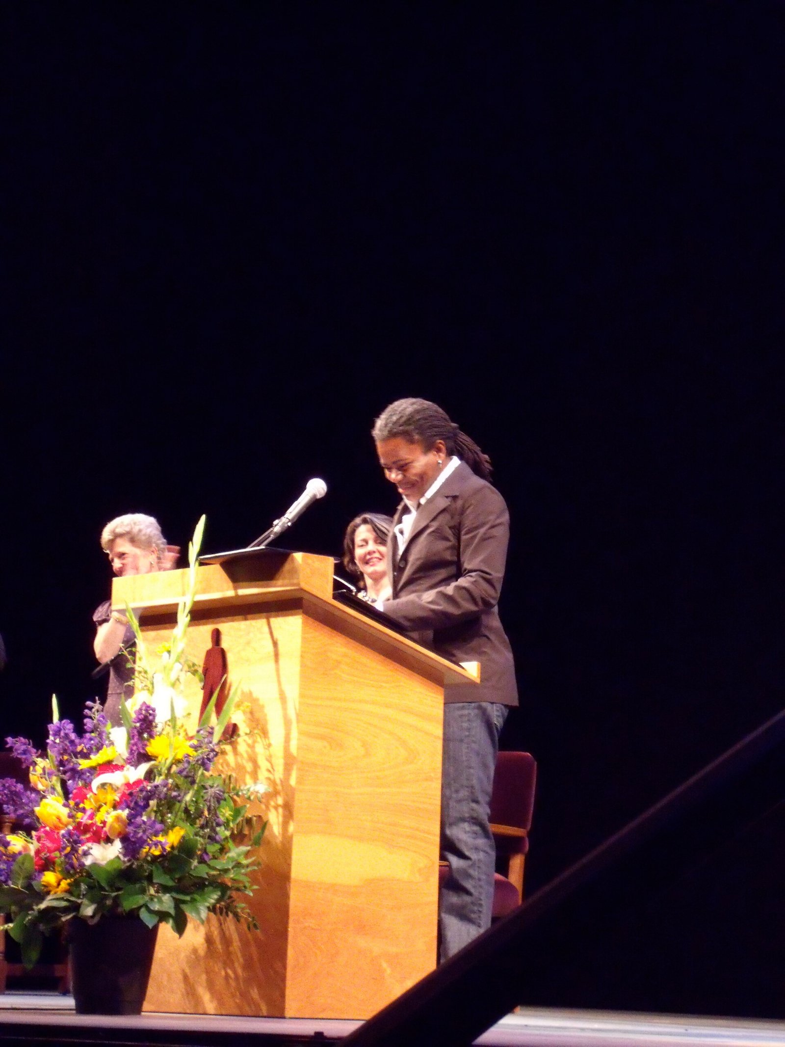 “Fast Car” – Tracy Chapman (1988) (image credits: wikimedia)