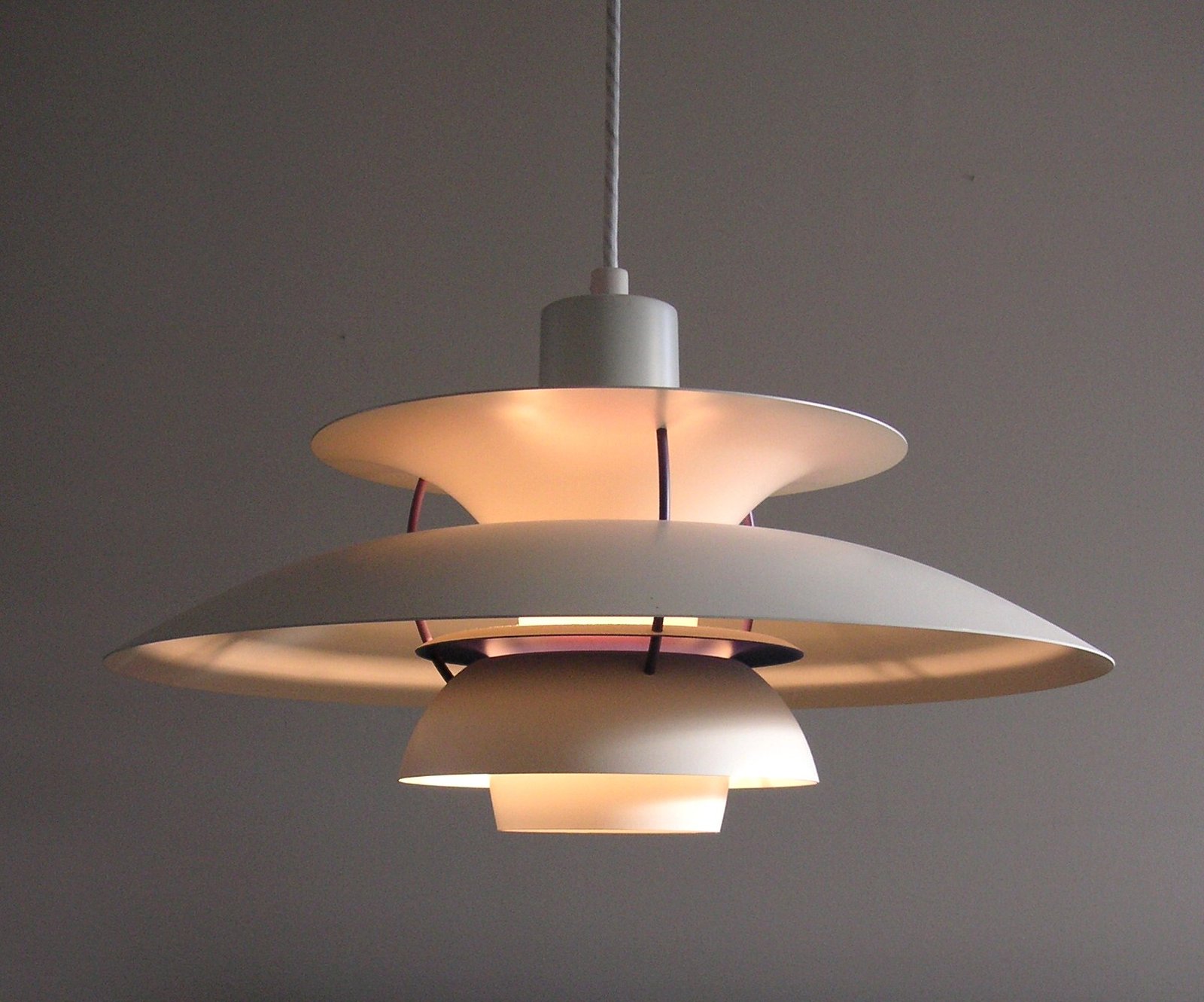 Poul Henningsen's PH 5 Lamp: The Danish Light Revolution (image credits: wikimedia)