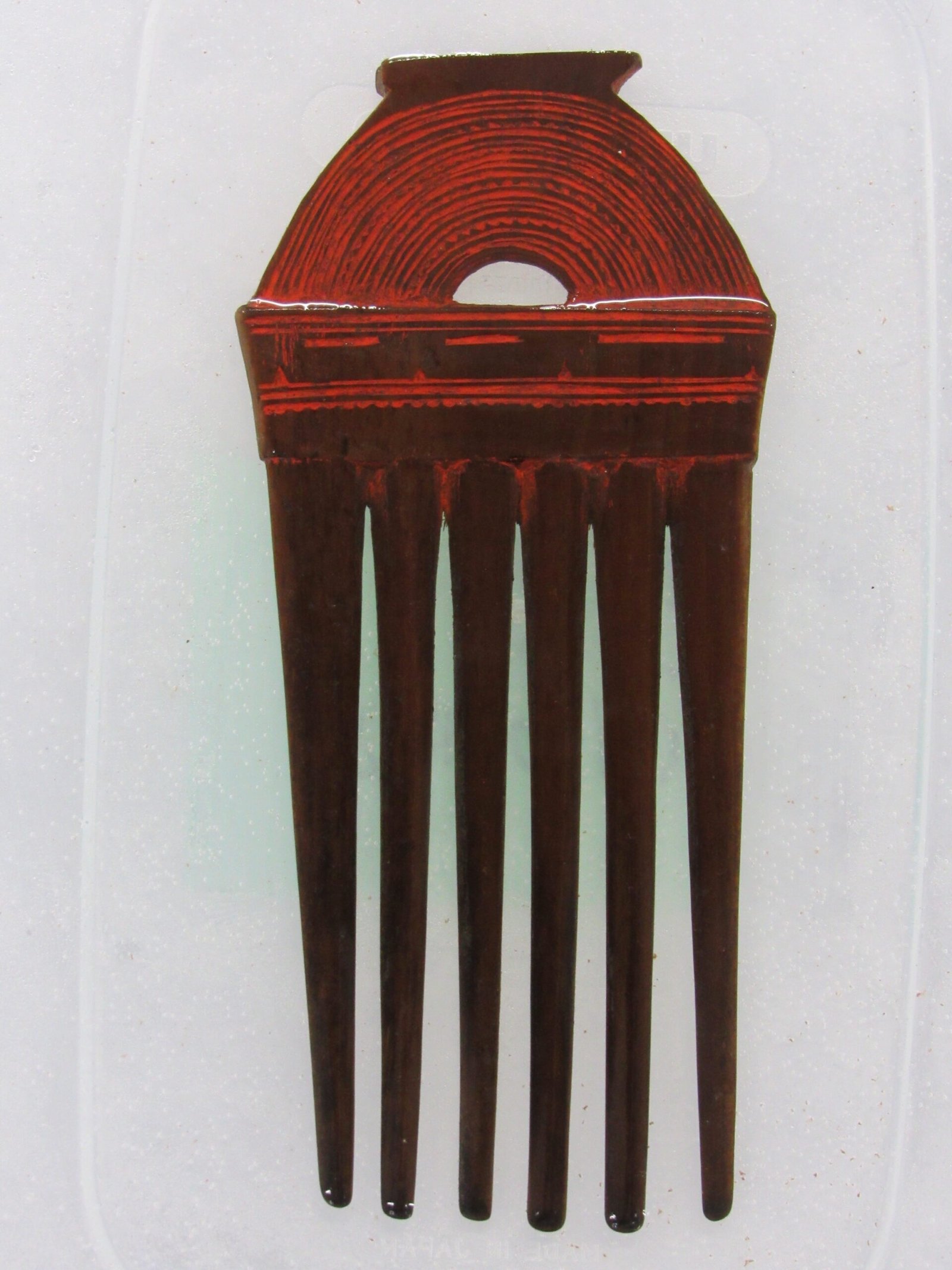 Combs (image credits: wikimedia)