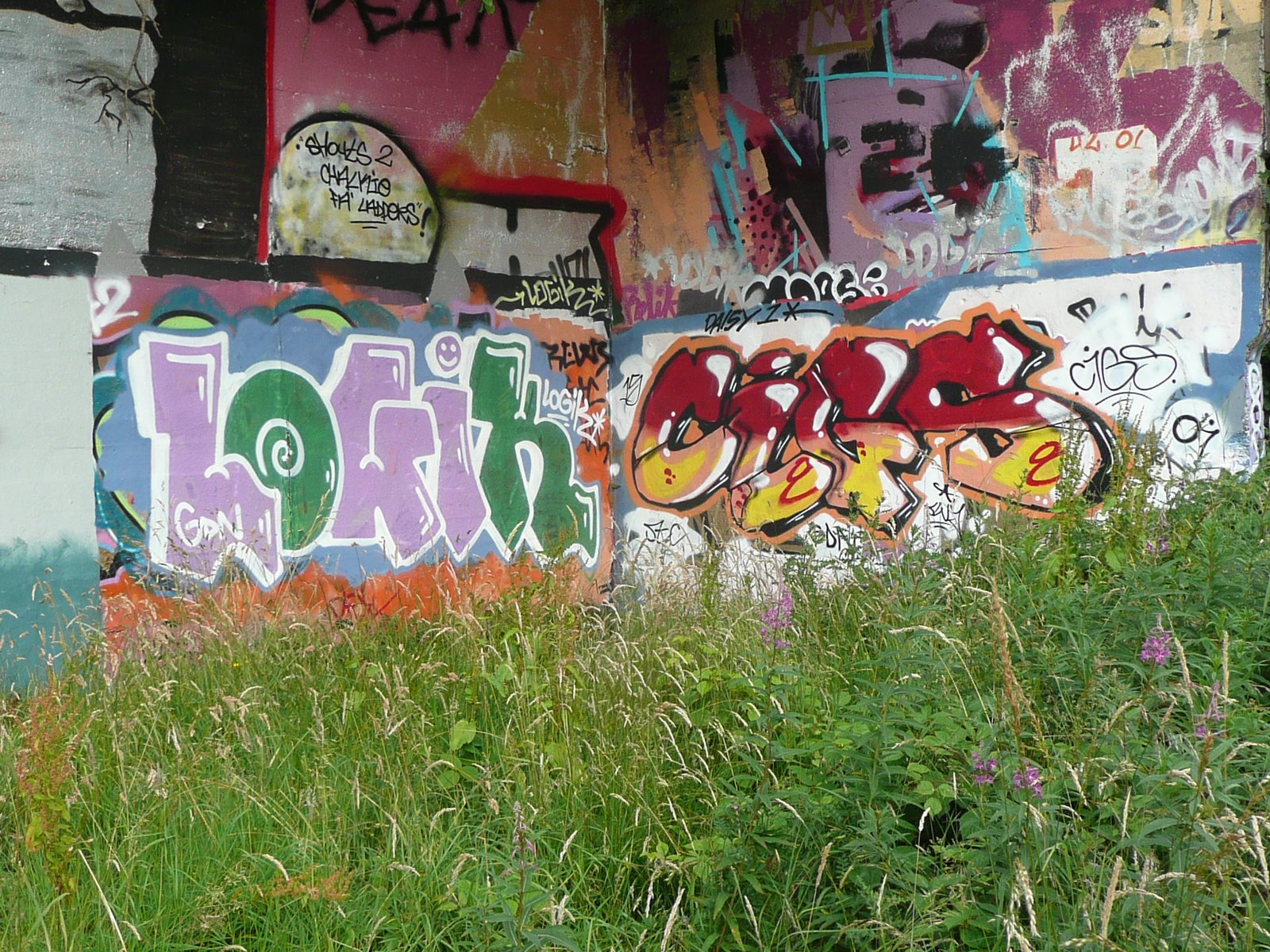 The Turning Point: Street Meets Gallery (image credits: wikimedia)