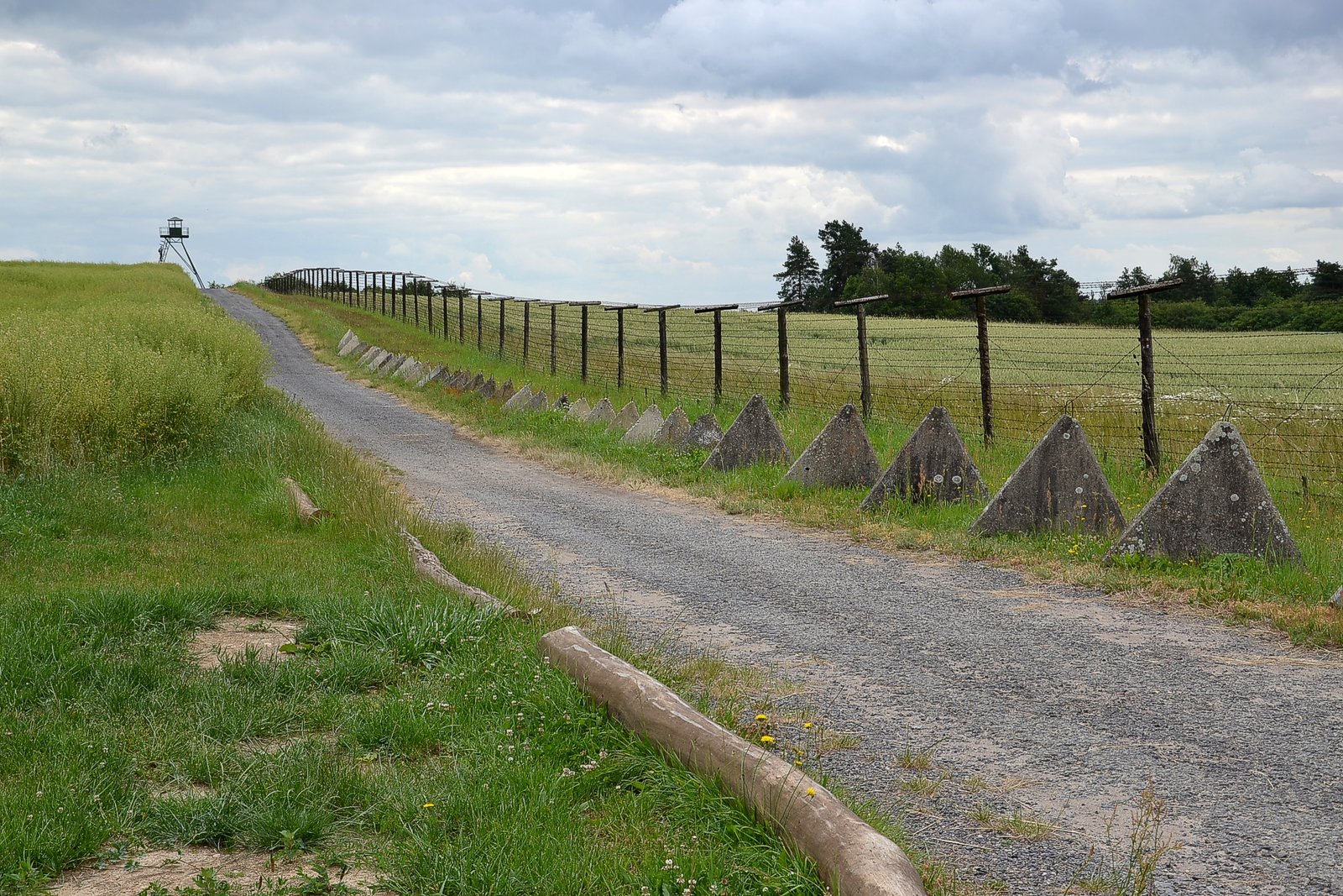 1. The Iron Curtain (1945–1991) (image credits: wikimedia)