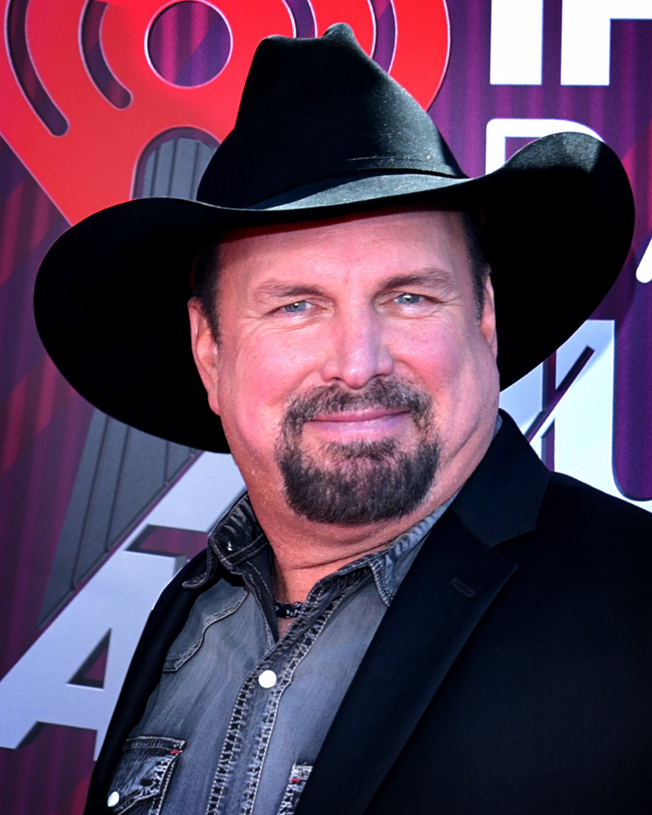 Garth Brooks – “Friends in Low Places” (image credits: wikimedia)
