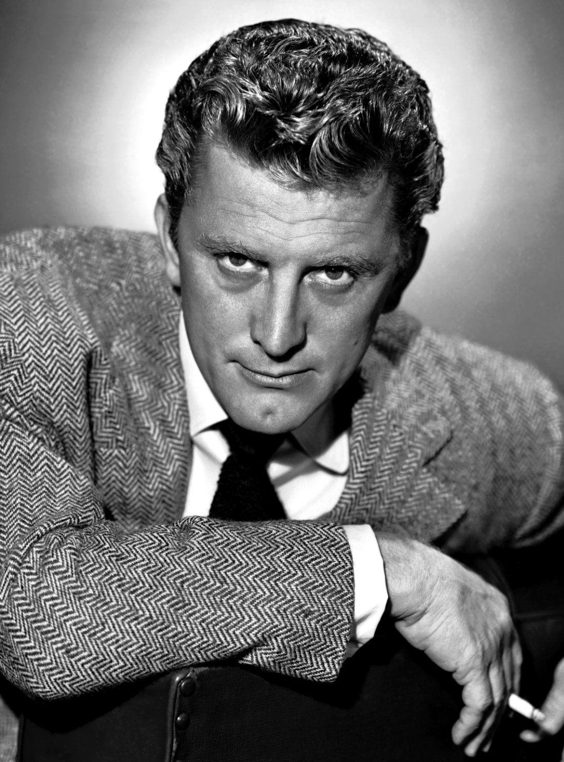Kirk Douglas: The Charismatic Outlaw (image credits: wikimedia)
