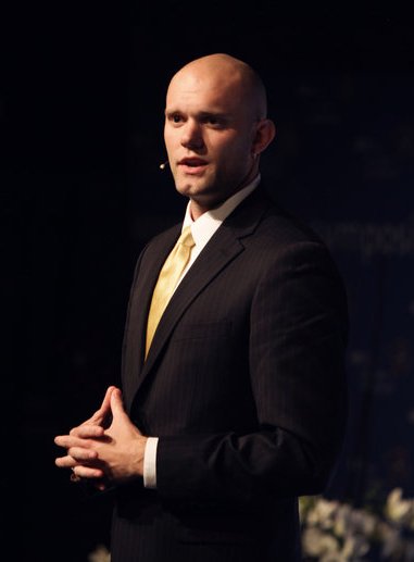 Atomic Habits by James Clear (image credits: wikimedia)