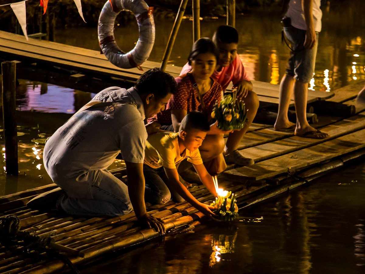 Loi Krathong: Thailand’s Floating Poetry (image credits: wikimedia)