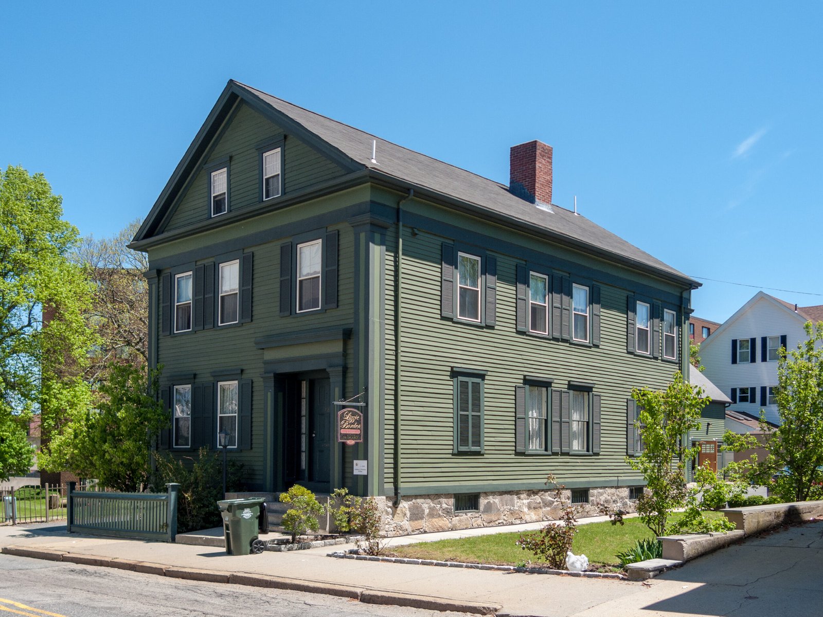 The Lizzie Borden House — Fall River, MA (image credits: wikimedia)