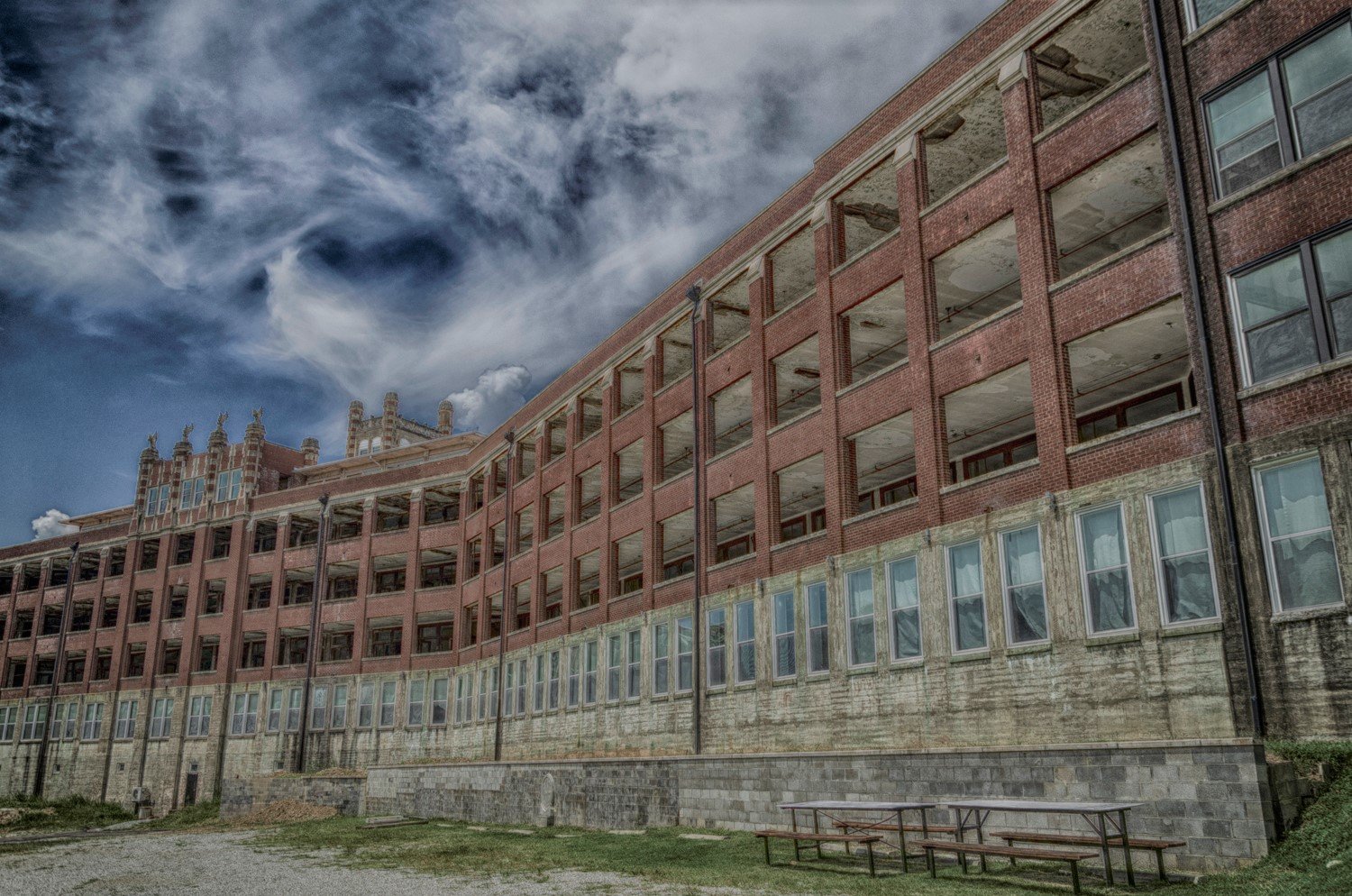 Waverly Hills Sanatorium — Louisville, KY (image credits: wikimedia)