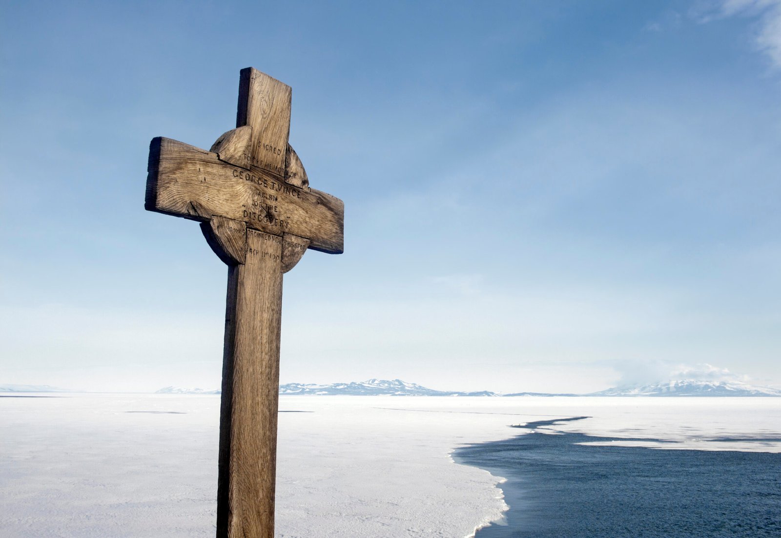 Christian Cross (✝) (image credits: wikimedia)