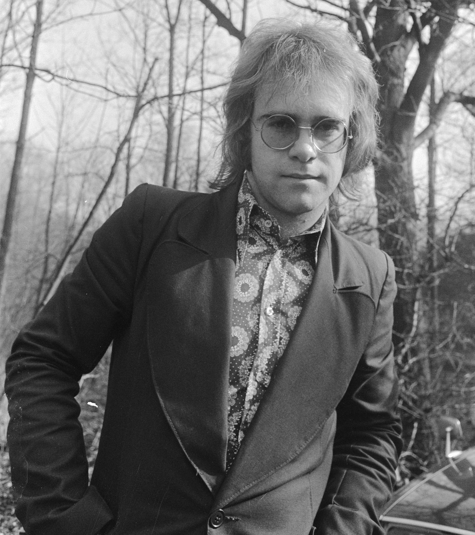What is the real name of Elton John? (image credits: wikimedia)