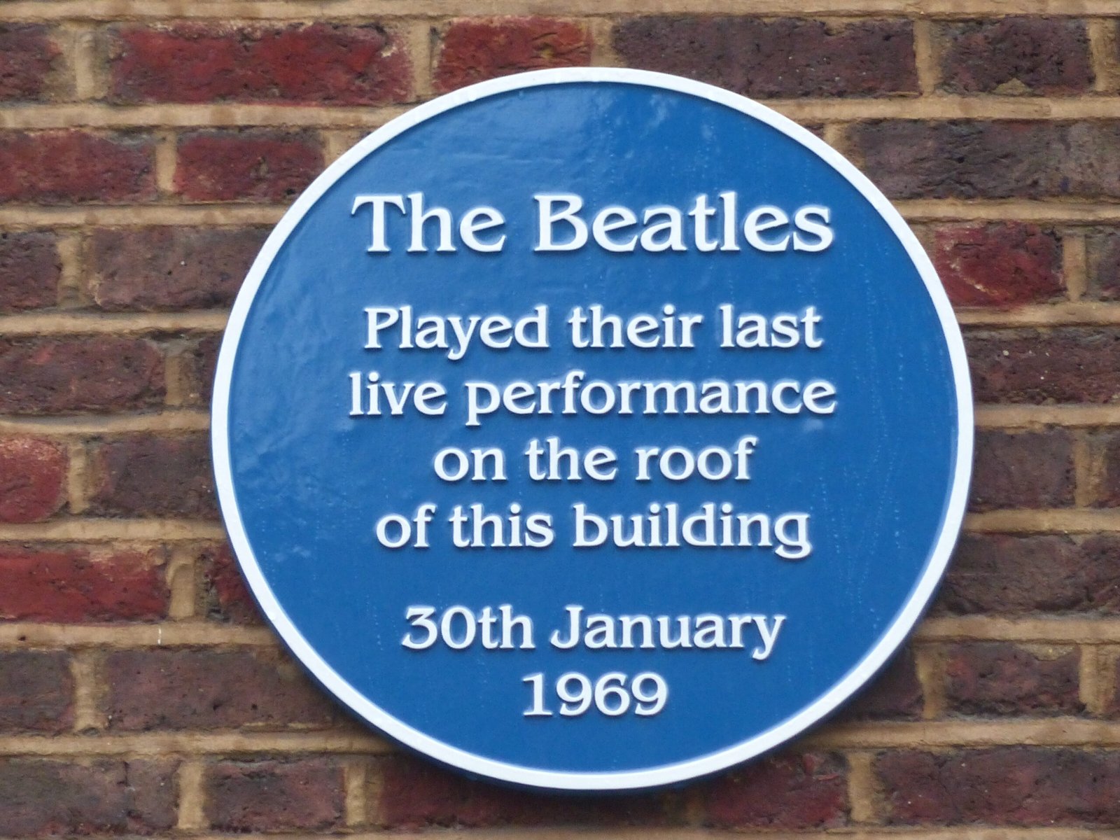 The Beatles’ Rooftop Surprise at Savile Row, 1969 (image credits: wikimedia)