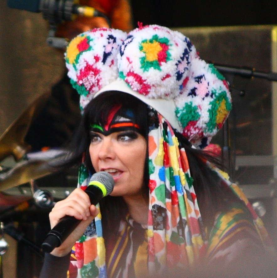 Björk’s Daring Debut at Coachella, 2002 (image credits: wikimedia)