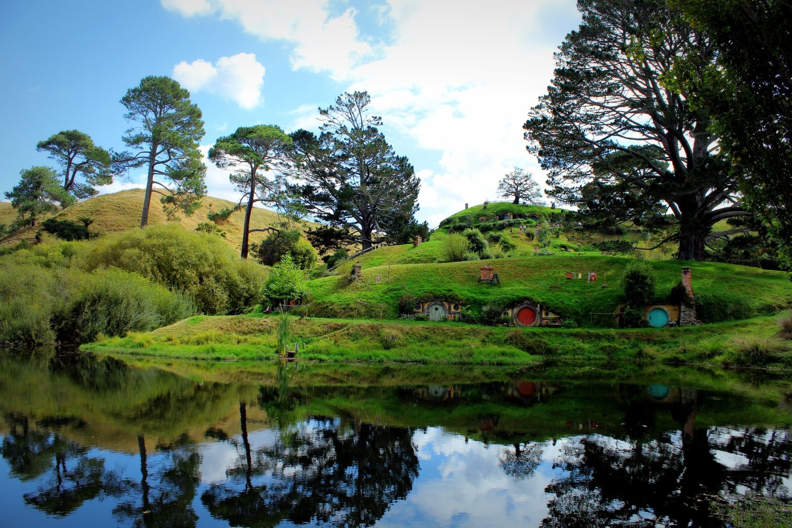 Hobbiton – Matamata, New Zealand (image credits: wikimedia)