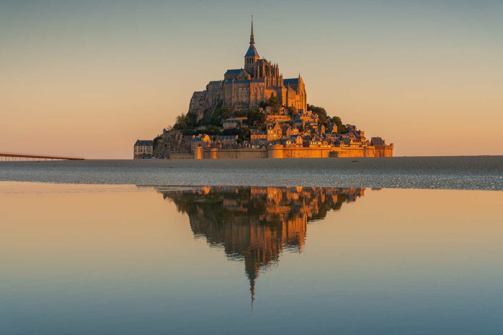 Minas Tirith – Mont-Saint-Michel, France (image credits: wikimedia)