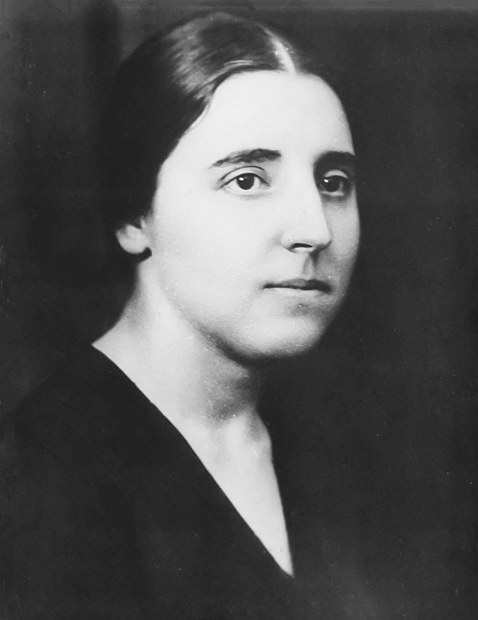 7. The Shadow of Her Mother’s Death (image credits: wikimedia)