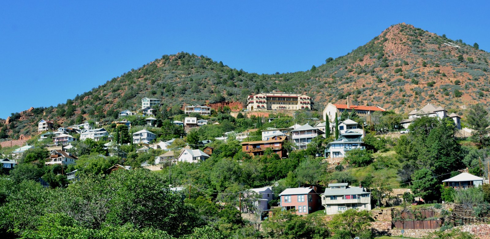 Jerome, Arizona: From Ghost Town to Bohemian Paradise (image credits: wikimedia)