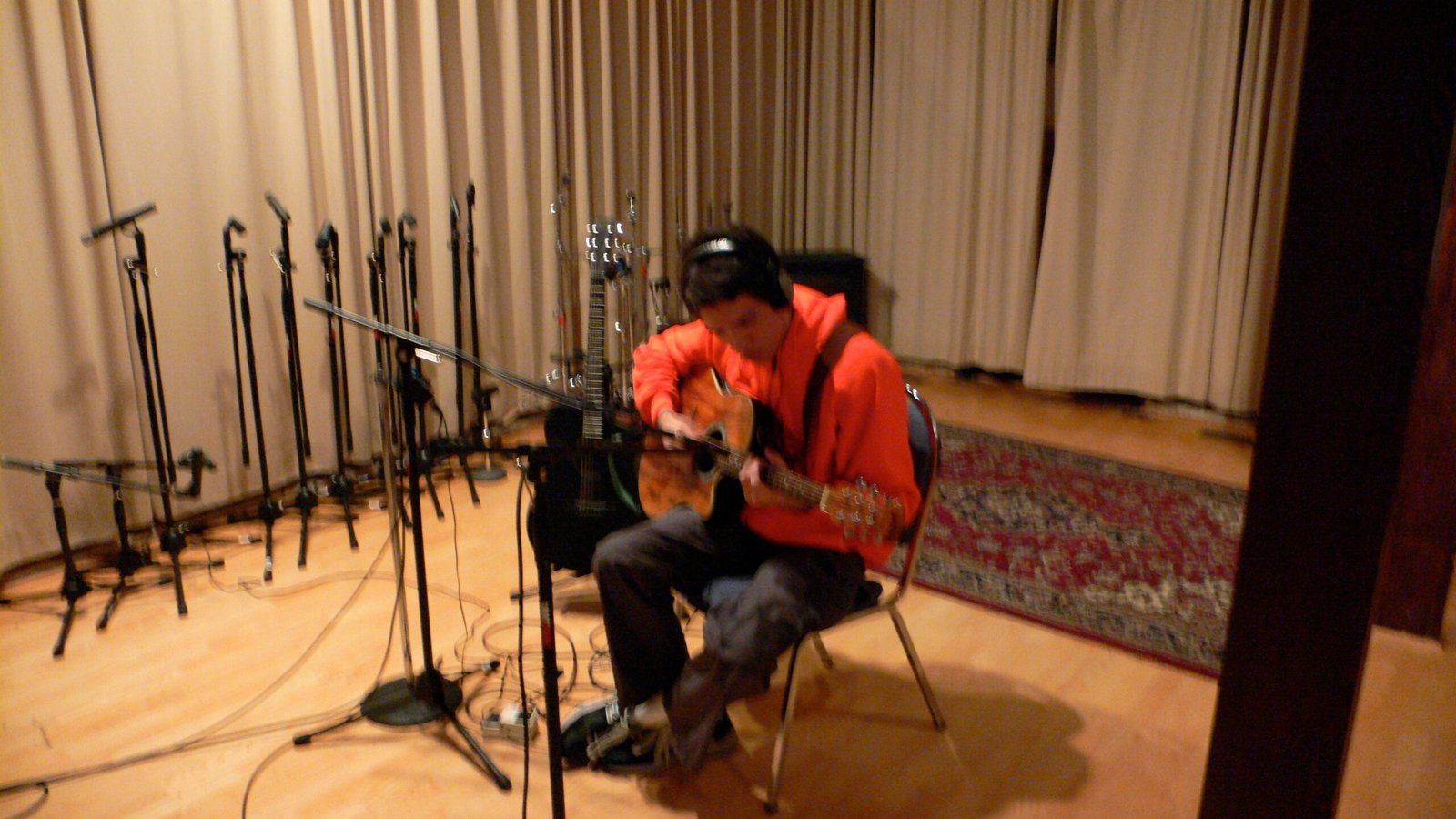 Minimal Overdubs & Effects (image credits: wikimedia)