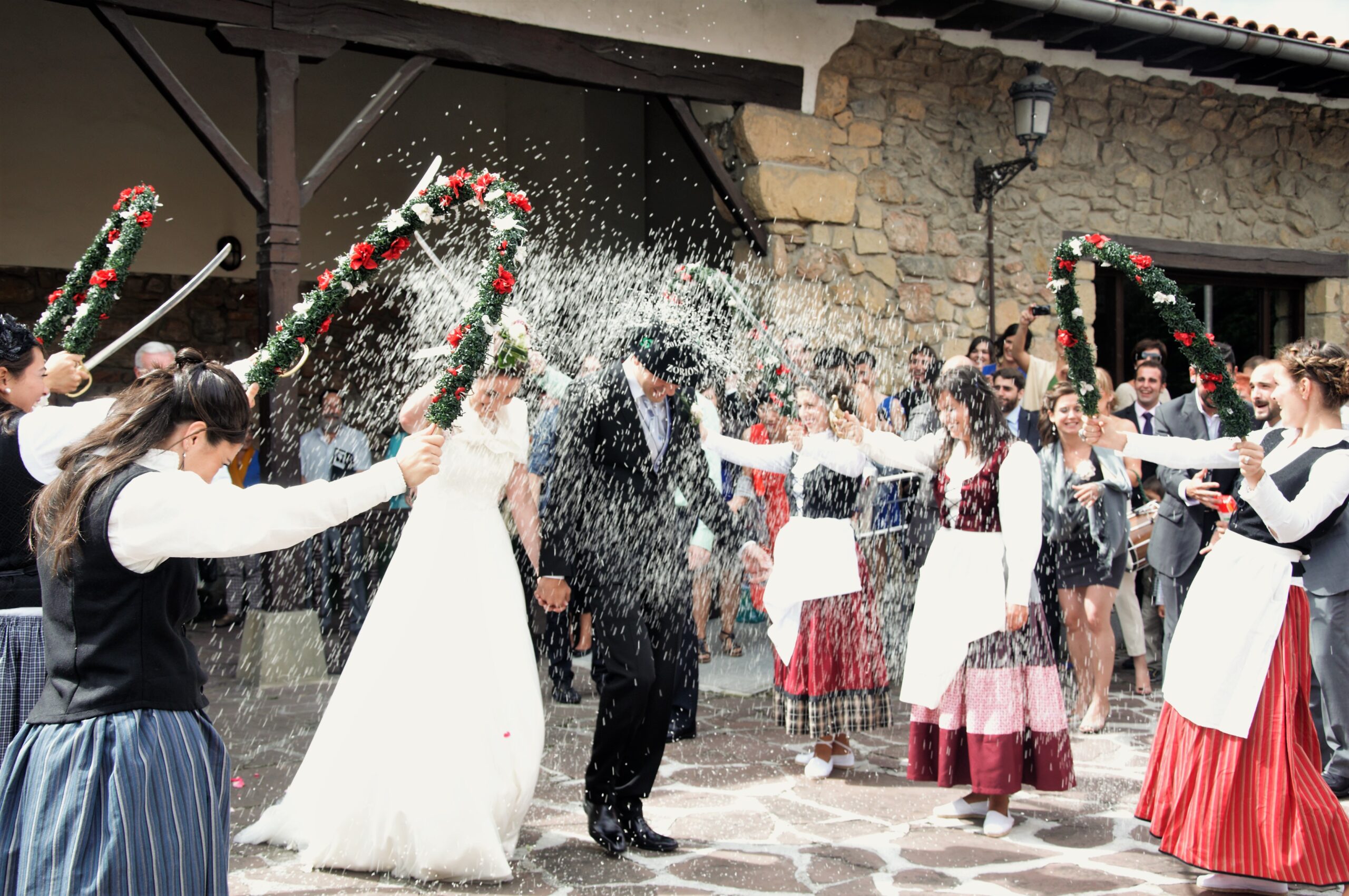 Throwing Rice at Weddings (image credits: wikimedia)