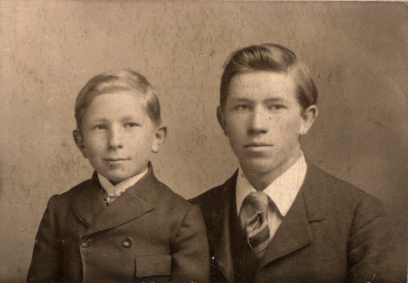 Insulin – Frederick Banting and Charles Best (1921) (image credits: wikimedia)