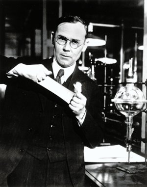 Nylon – Wallace Carothers (1935) (image credits: wikimedia)
