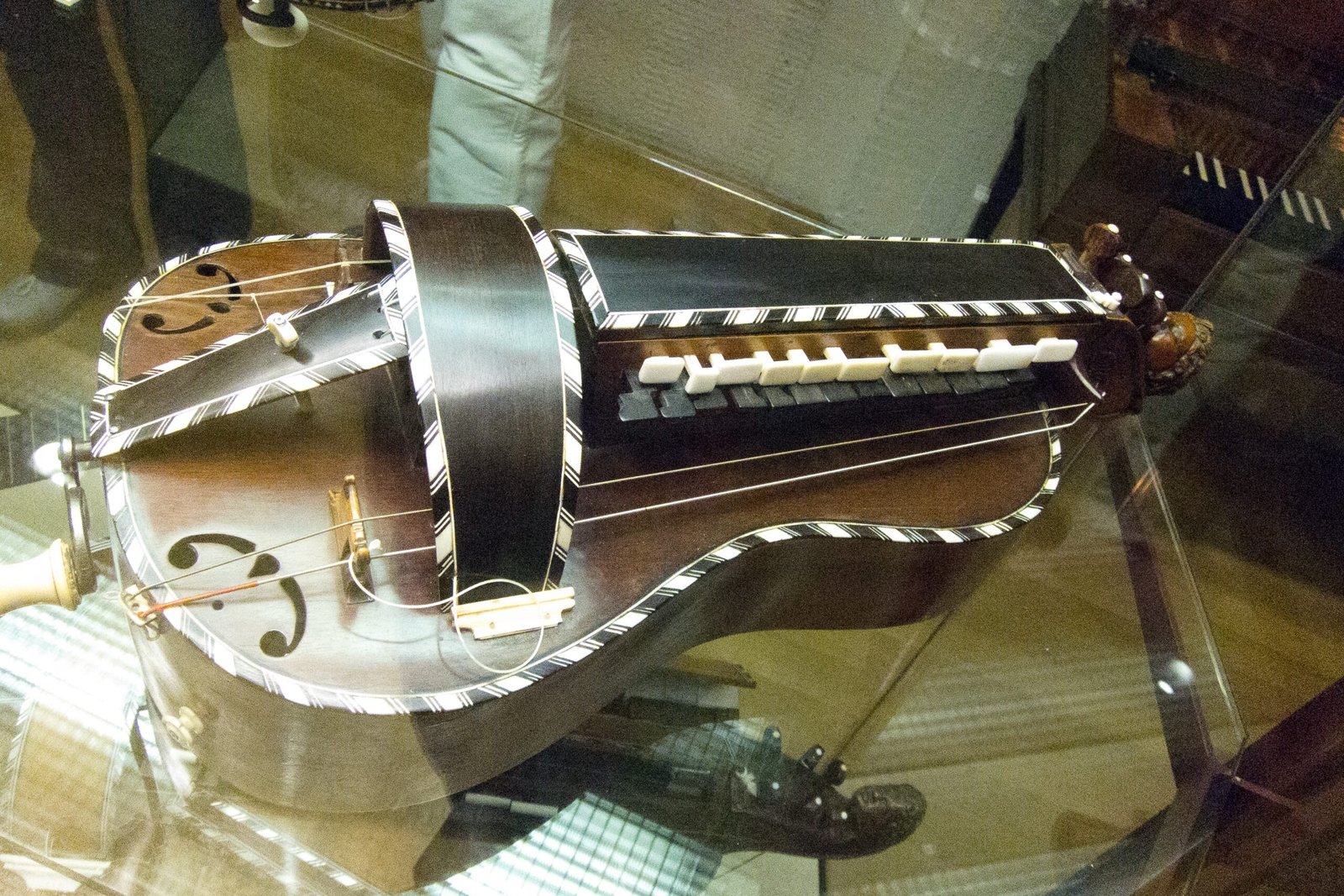 Hurdy-Gurdy (image credits: wikimedia)