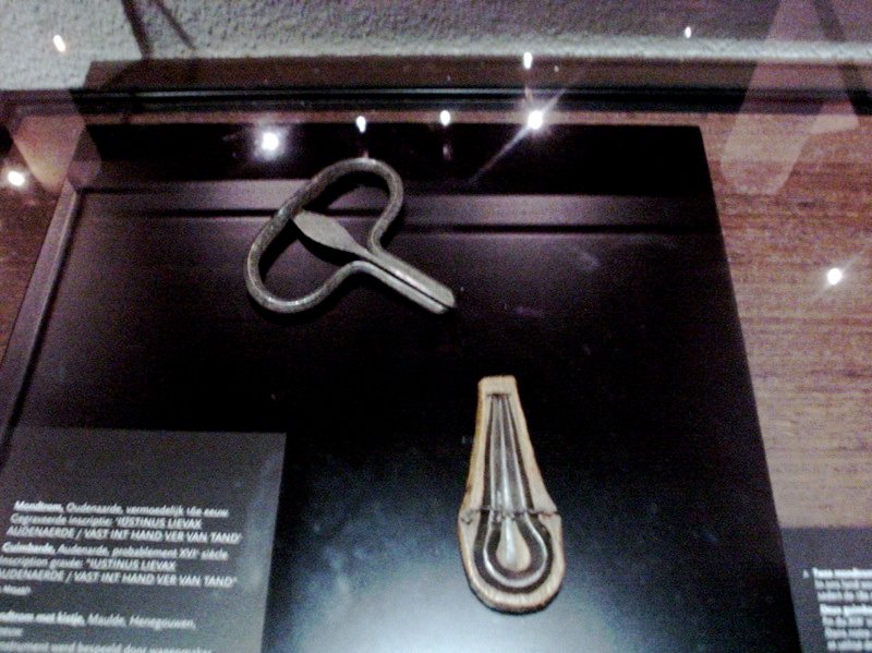 Jaw Harp (or Jew's Harp) (image credits: wikimedia)