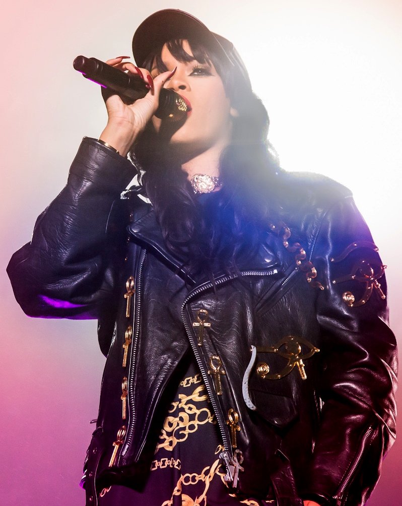 9. Which song was Rihanna’s breakout hit in 2005? (image credits: wikimedia)