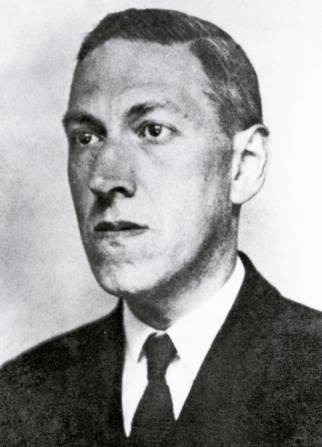 H.P. Lovecraft: The Architect of Cosmic Horror Who Died in Obscurity (image credits: wikimedia)
