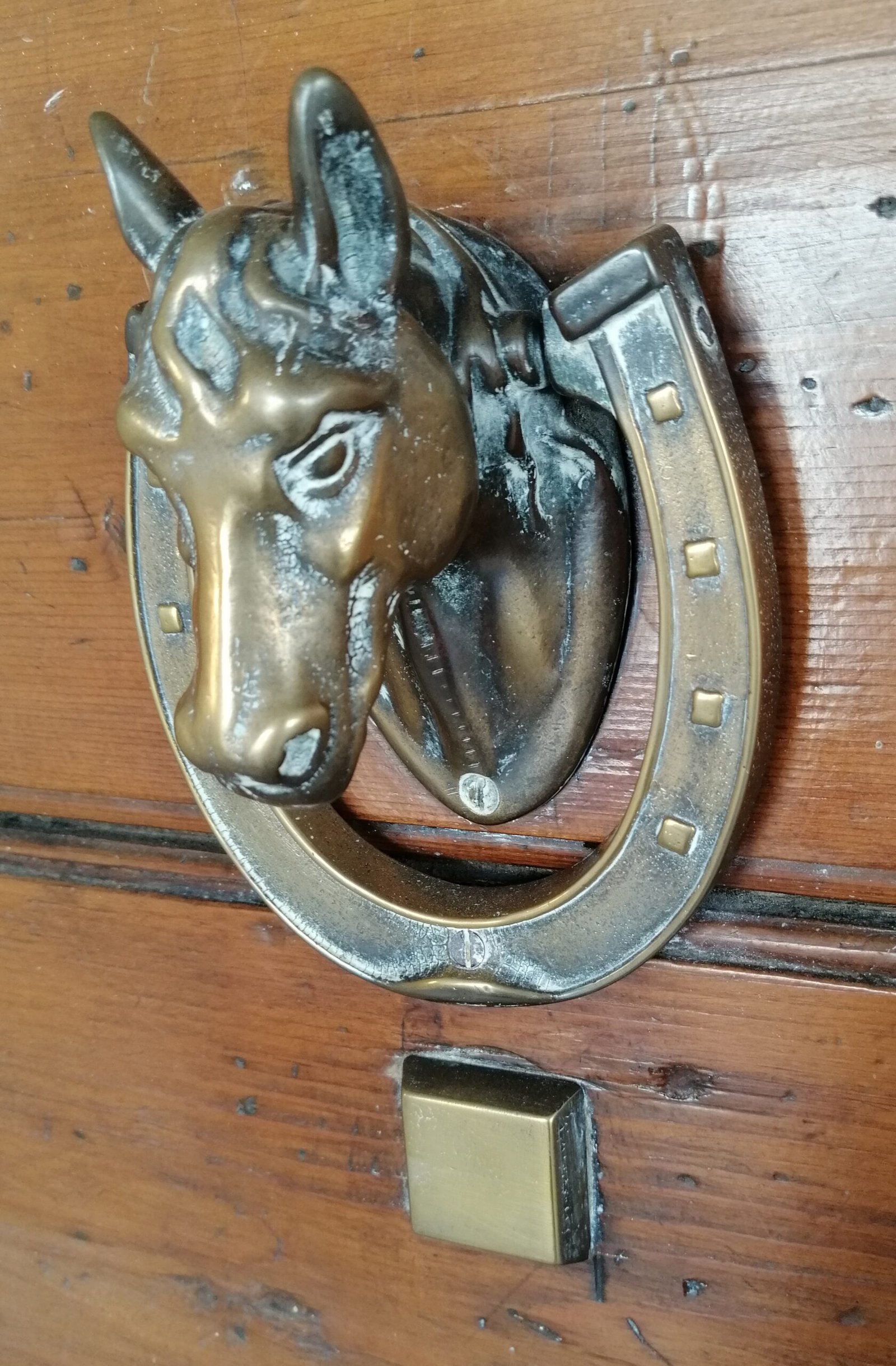 Horseshoes Bring Good Luck (If Hung the Right Way) (image credits: wikimedia)