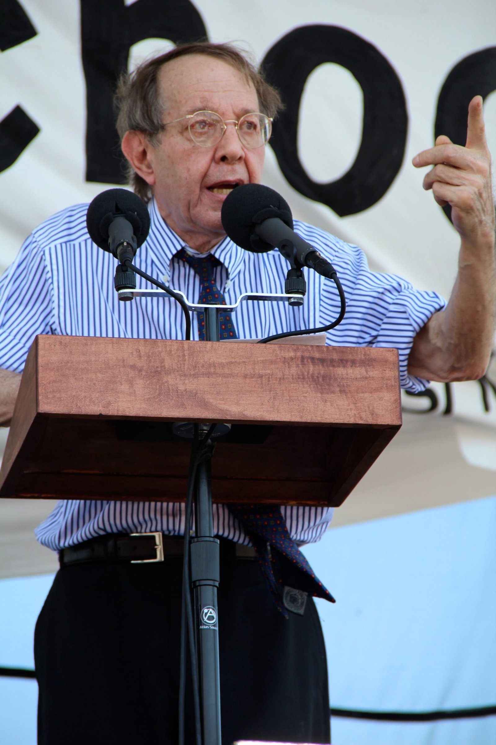 Savage Inequalities by Jonathan Kozol (image credits: wikimedia)