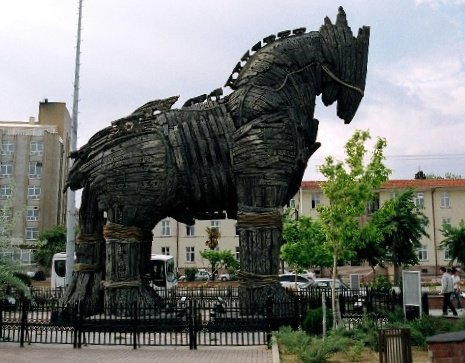 The Trojan Horse – Mythical Greek Warfare (image credits: wikimedia)