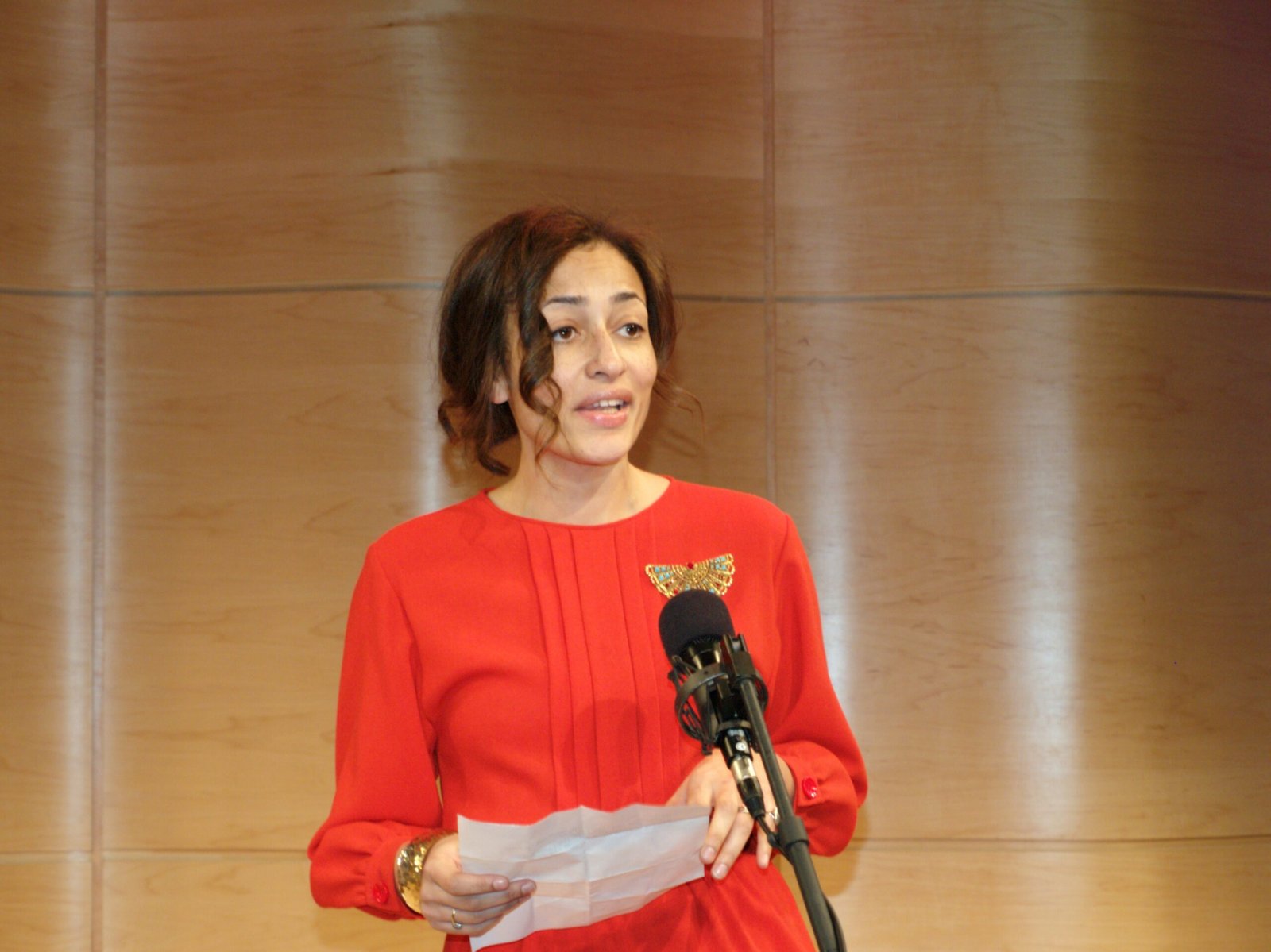 White Teeth by Zadie Smith (image credits: wikimedia)