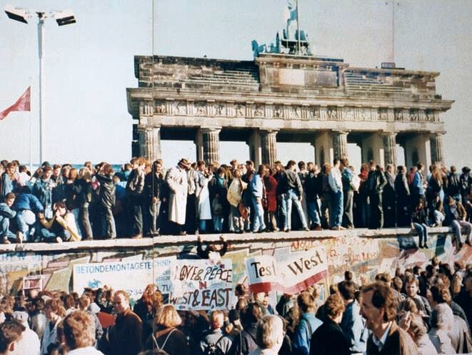 The Fall of the Berlin Wall Begins (1989) (image credits: wikimedia)