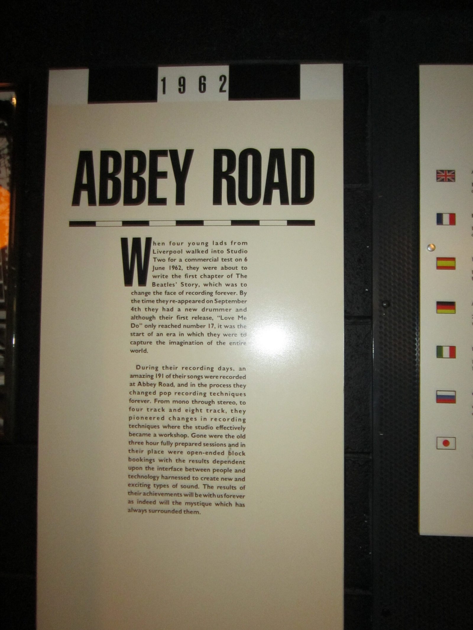 The Beatles – Abbey Road (1969) (image credits: wikimedia)