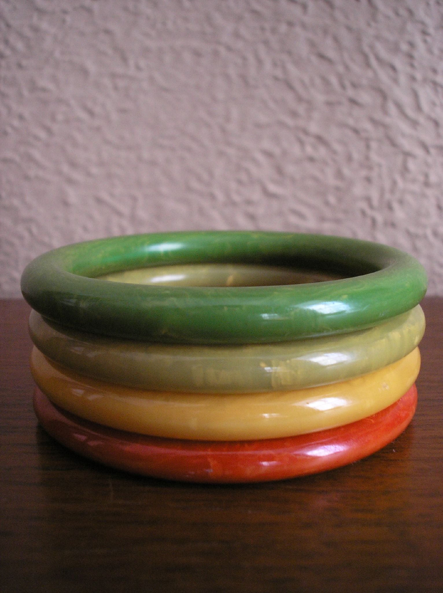 Plastic (Bakelite) (image credits: wikimedia)